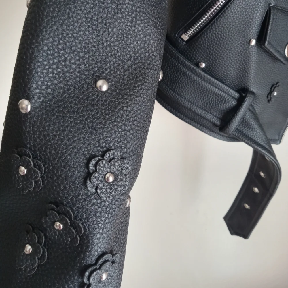 NWOT AZALEA WANG ANWAR BLACK FLOWER MOTO STUDDED JACKET SIZE S - Picture 11 of 16